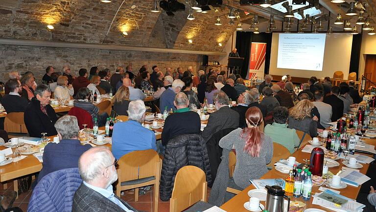 Die Veranstaltung fand im Schüttbau in Rügheim statt. Die Veranstaltung fand im Schüttbau in Rügheim statt.