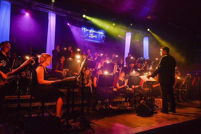 20. Maiglöckchenball in Hettstadt mit&nbsp;beschwingter Tanzmusik Showeinlagen und Tanzvorführungen.