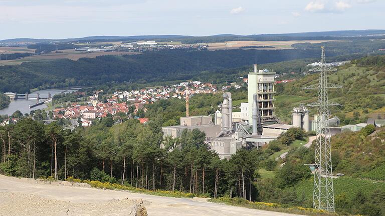 Ein Ende der Erdgaslieferungen aus Russland hätte HeidelbergCement zufolge erhebliche Folgen für die Zementproduktion. Das Unternehmen mit Standort in Lengfurt ist aufgrund der steigenden Energiepreise bereits gezwungen, die Preise für Kundinnen und Kunden zu erhöhen.