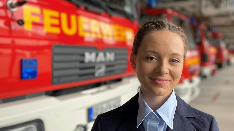 Sophia Prozeller (16) aus Gerolzhofen ist Mitglied der Jugendfeuerwehr. Sie hat am Samstagabend geholfen, Keller auszupumpen.