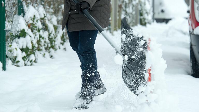 Für den Winterdienst fordert die Kitzinger Bau GmbH von den Mietern eines Objekts in der Siedlung hohe Nachzahlungen. Was steckt dahinter?