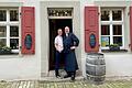 Ramona und Markus Söder vor ihrem Restaurant 'Alter Esel' in Marktbreit. Erneut wurden sie vom Guide Michelin mit dem  'Bib Gourmand' geadelt.