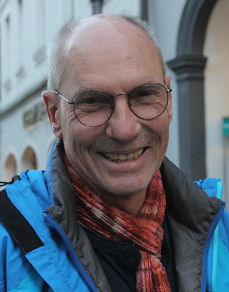Hans-Walter Kümmert, 62, Kitzingen: Bei den kleinen Betrieben gehen vielleicht ein paar Steuern verloren, aber lange nicht so viel wie bei den Großen. Der Aufwand rechtfertigt den Nutzen überhaupt nicht.