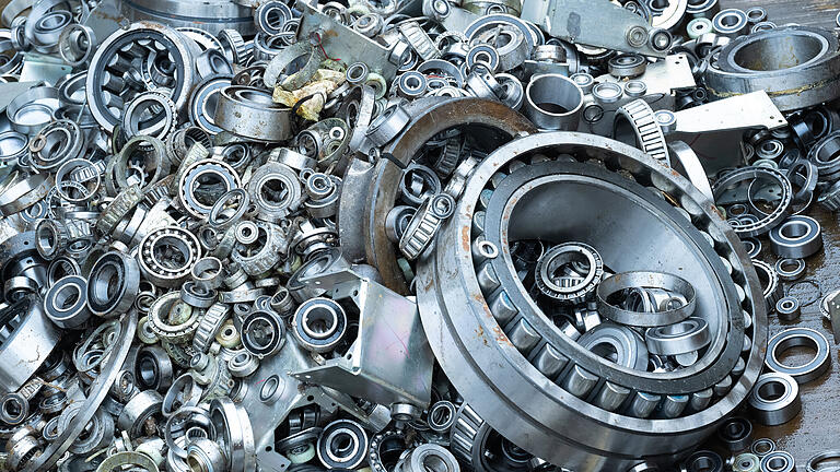 Schaeffler in Schweinfurt vernichtete 30.000 gefälschte Wälzlager auf dem Gelände des Sennfelder Recyclingunternehmens Riwald Recyclicng Franken.