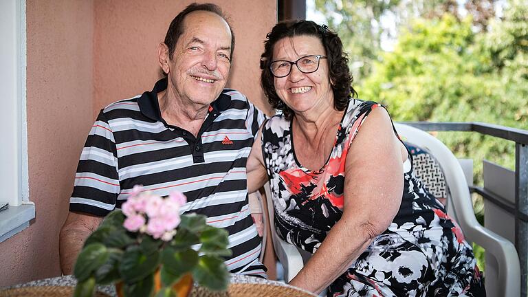 Wolfgang Reul und seine Partnerin Marianne Scheel im Juli zu Hause in Gerbrunn. Am 29. Juli feierte er seit 30 Jahren den Start in sein zweites Leben. Wolfgang Reul und seine Partnerin Marianne Scheel im Juli zu Hause in Gerbrunn. Am 29. Juli feierte er seit 30 Jahren den Start in sein zweites Leben. 