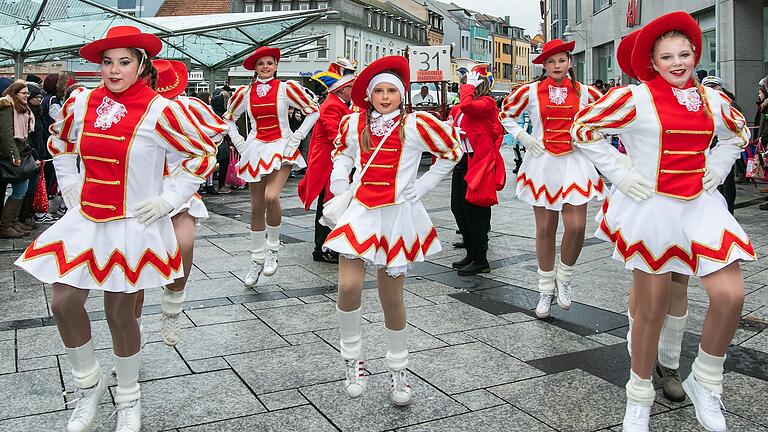 Heute schlängelt sich wieder der Faschingszug durch die Innenstadt von Schweinfurt. Das Bild ist beim Umzug 2019 entstanden.