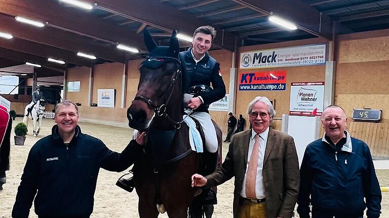 Im Bild: Johannes Wehr auf seinem Pferd Comodin.