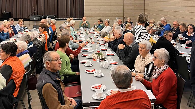 Mehr als 120 ältere Bürgerinnen und Bürger folgten der Einladung der Gemeinde Wonfurt zur Seniorenweihnachtsfeier.