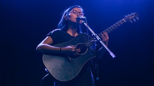 Die Würzburger Musikerin Sara Teamusician, hier bei einem Konzert in der Posthalle, sammelt Gelder für die professionelle Aufnahme ihres Debütalbums. Die Würzburger Musikerin Sara Teamusician, hier bei einem Konzert in der Posthalle, sammelt Gelder für die professionelle Aufnahme ihres Debütalbums.