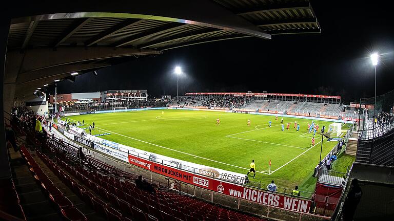 Die Flyeralarm Arena am Dallenberg. Die Regierung von Unterfranken hat nun den Einspruch gegen die Zuschuss-Beschlüsse des Stadtrates vom November zurückgewiesen.