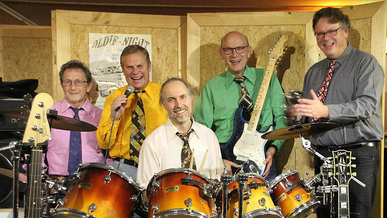 Die Bodygards mit Hubert Götz, Gerhard Schubert, Steffen Wüst, Hans Beudert und Andreas Halboth spielen wieder bei der Oldie-Night in der Münnerstädter Mehrzweckhalle. Foto: Heike Beudert       -  Die Bodygards mit Hubert Götz, Gerhard Schubert, Steffen Wüst, Hans Beudert und Andreas Halboth spielen wieder bei der Oldie-Night in der Münnerstädter Mehrzweckhalle. Foto: Heike Beudert