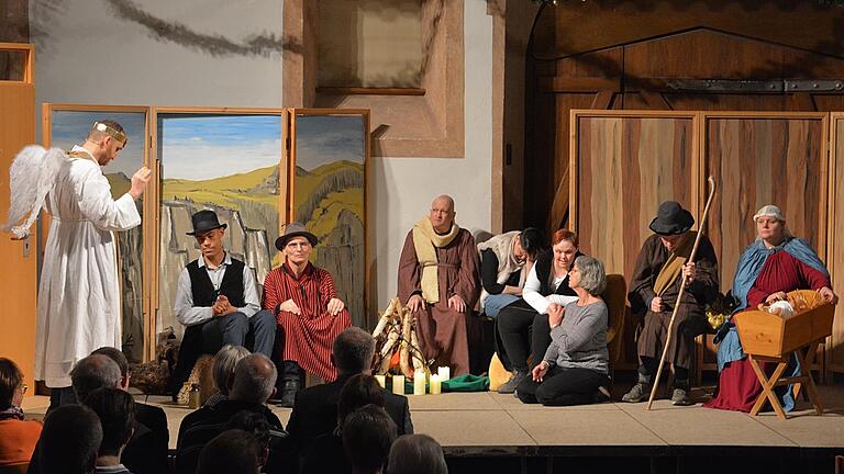 Das Weihnachtsspiel im Abteigebäude des einstigen Zisterzienserklosters Maria Bildhausen gehört zu den Höhepunkten in der Adventszeit. Die Aufführungen vermitteln eine besondere Einstimmung auf das bevorstehende Weihnachtsfest.       -  Das Weihnachtsspiel im Abteigebäude des einstigen Zisterzienserklosters Maria Bildhausen gehört zu den Höhepunkten in der Adventszeit. Die Aufführungen vermitteln eine besondere Einstimmung auf das bevorstehende Weihnachtsfest.