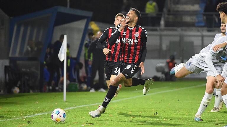 Seit 2015 stürmt Michael Dellinger für den TSV Aubstadt. Das Foto zeigt ihn im Oktober 2023 im Spiel bei Viktoria Aschaffenburg.