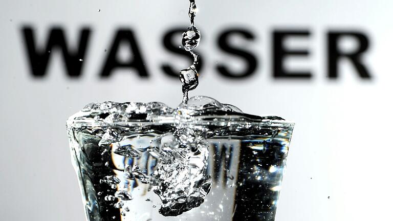 Trinkwasser ist ein wertvolles Gut. Um auf die Problematik der Trockenheit aufmerksam zu machen, finden ab dem 21. März verschiedene Veranstaltungen in Rhön-Grabfeld statt. Trinkwasser ist ein wertvolles Gut. Um auf die Problematik der Trockenheit aufmerksam zu machen, finden ab dem 21. März verschiedene Veranstaltungen in Rhön-Grabfeld statt. 