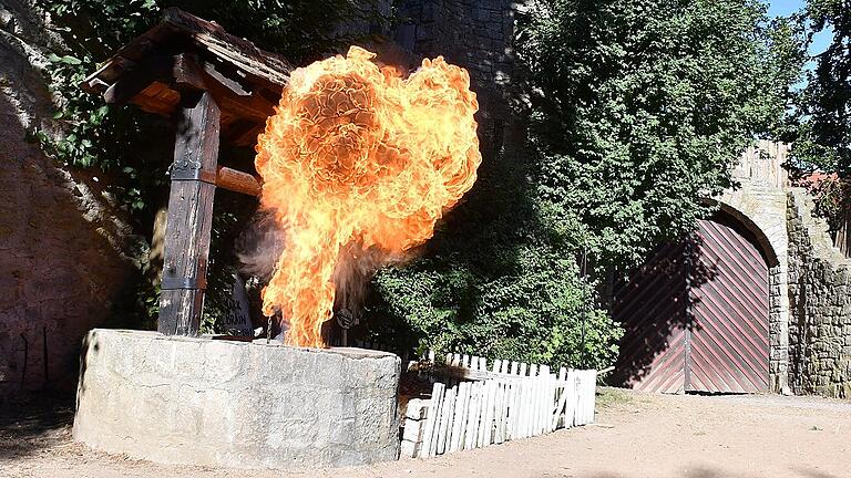 Die Explosion eines Brunnens gehört heuer bei den Geyer-Festspielen zu den spektakulären Effekten, die Pyrotechniker Matthias Keller vorbereitet hat.