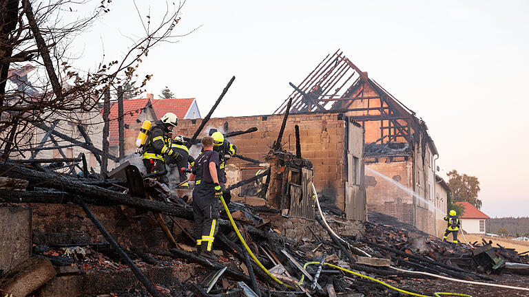 In Platz bei Geroda trat am Mittwoch Abend, 10. August 2022 ein Feuer aus, dass sich schnell zum Großbrand entwickelte. Einige Scheunen und Häuser fielen den Flammen zum Opfer.