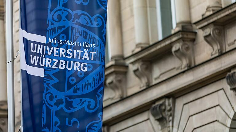 Im ausgehenden Wintersemester sind 26.400 Studierende an der Würzburger Julius-Maximilians-Universität eingeschrieben, rund 4600 Menschen sind an der Uni beschäftigt. Im ausgehenden Wintersemester sind 26.400 Studierende an der Würzburger Julius-Maximilians-Universität eingeschrieben, rund 4600 Menschen sind an der Uni beschäftigt.