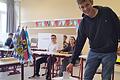 Luis Baunach aus der 10C bei der Stimmabgabe im Rahmen der Juniorwahl der Staatlichen Realschule Marktheidenfeld.