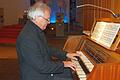 Ein Meister seines Fachs: Alfons Meusert an der Krieger-Orgel in der Kirche St. Pius in Lohr-Lindig.&nbsp;