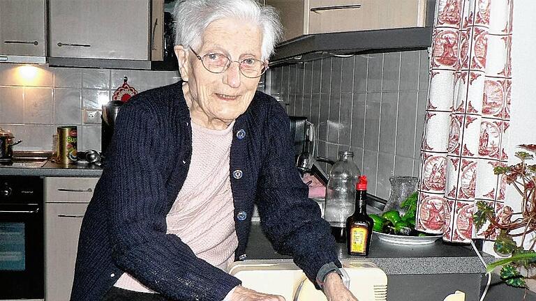 Maria Rüb ist die älteste aktive Pfarrhaushälterin Deutschlands. Foto: Wolfgang Schelbert
