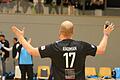 Dass Hallensprecher Oliver Wendt das Trikot von Co-Trainer  Mario Radman trug, half den Hammelburg Volleys gegen Schwaig nicht wirklich. Dem Modell 'Karlitzek' scheint mehr Erfolg beschieden. Aber auch die Spieler haben Spleens, die zum Erfolg führen sollen.Sebastian Schmitt       -  Dass Hallensprecher Oliver Wendt das Trikot von Co-Trainer  Mario Radman trug, half den Hammelburg Volleys gegen Schwaig nicht wirklich. Dem Modell 'Karlitzek' scheint mehr Erfolg beschieden. Aber auch die Spieler haben Spleens, die zum Erfolg führen sollen.Sebastian Schmitt
