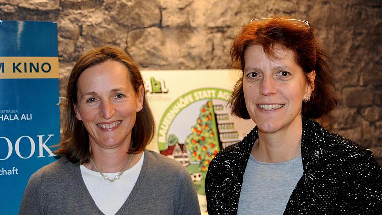 Edith Sachse und Petra Haas-Weiglein von der Initiative 'Wir für Vielfalt' setzen sich für eine nachhaltige Landwirtschaft ein und warnen: Wenn die neue Gentechnik Einzug hält, wird der Mensch nicht mehr wissen, was er isst. Edith Sachse und Petra Haas-Weiglein von der Initiative 'Wir für Vielfalt' setzen sich für eine nachhaltige Landwirtschaft ein und warnen: Wenn die neue Gentechnik Einzug hält, wird der Mensch nicht mehr wissen, was er isst. 