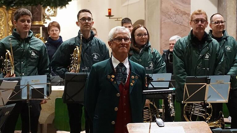 Voll besetzt war die St. Bartholomäus-Kirche beim Adventskonzert des Musikvereins. Voll besetzt war die St. Bartholomäus-Kirche beim Adventskonzert des Musikvereins.