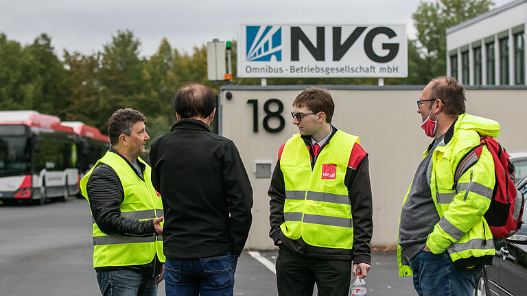 Am Dienstag 29.09.20 streiken die Omnibusfahrer der NVG (Omnibus Betriebsgesellschaft mbH) von ver.di aufgerufen vor dem Betriebsgelände der Firma am Heuchelhof. Die Omnibusfahrer fordern das die Verhandlungen zur aktuellen Tarifrunde wieder aufgenommen und die Forderungen umgesetzt werden.