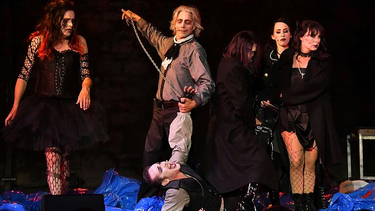  Szene aus der 'Dreigroschenoper' (2017) bei den Frankenfestspielen Röttingen. Szene aus der 'Dreigroschenoper' (2017) bei den Frankenfestspielen Röttingen.