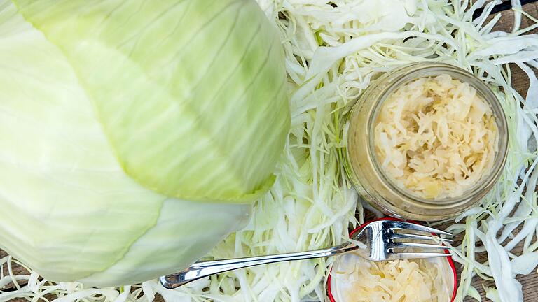 Kalorienarm und vitaminreich: Sauerkraut am besten selber machen       -  Sauerkraut wird bevorzugt von den älteren Generationen verzehrt.