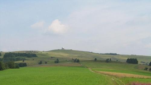 Die Wasserkuppe, den höchsten Berg der Rhön, beschreibt das neue Buch von Joachim Jenrich.       -  Die Wasserkuppe, den höchsten Berg der Rhön, beschreibt das neue Buch von Joachim Jenrich.