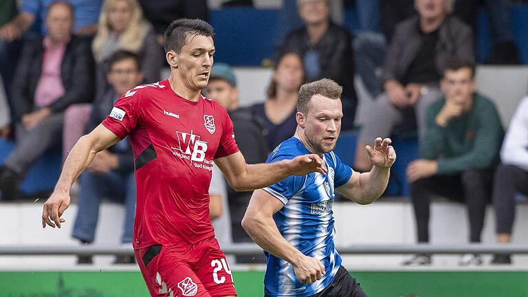 Mit 3:0 setzen sich Ben Müller (links) und sein TSV Aubstadt in der ersten Runde des Toto-Pokal-Wettbewerbs gegen den Würzburger FV durch (im Bild: Patrick Hofmann).