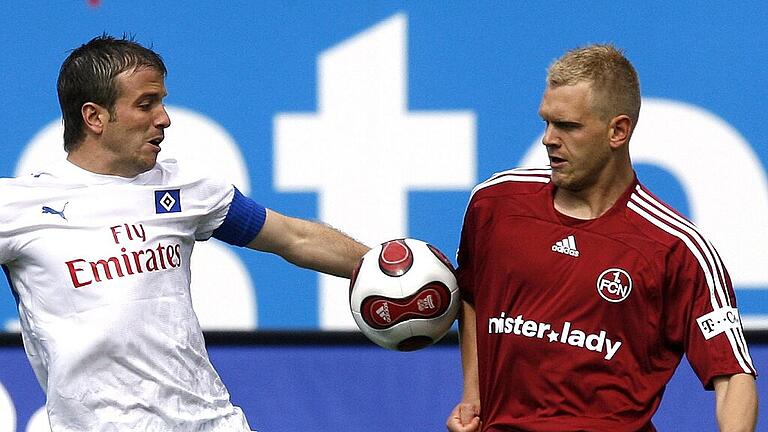 Fußball - 1. FC Nürnberg - Hamburger SV       -  Mit Rafael van der Vaart wird es Club-Legende Andreas Wolf (rechts) am Freitagabend nicht zu tun bekommen. Das FCN-Traditionsteam misst sich mit dem TSV Stockheim & friends.