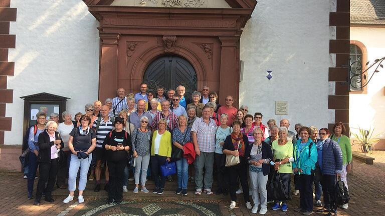 Die Reisegruppe des SPD-Ortsvereins Gerolzhofen vor Kloster Engelberg bei Miltenberg. Die Reisegruppe des SPD-Ortsvereins Gerolzhofen vor Kloster Engelberg bei Miltenberg.