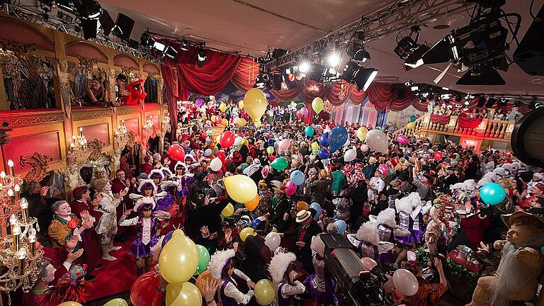 Darf die Feierwehrkapell'n wieder zur &bdquo;Fastnacht in Franken&ldquo;?       -  Volles Haus: &bdquo;Fastnacht in Franken&ldquo;, die Prunksitzung des Fastnacht-Verbandes Franken in den Mainfrankensälen in Veitshöchheim, ist ein Quotenrenner.