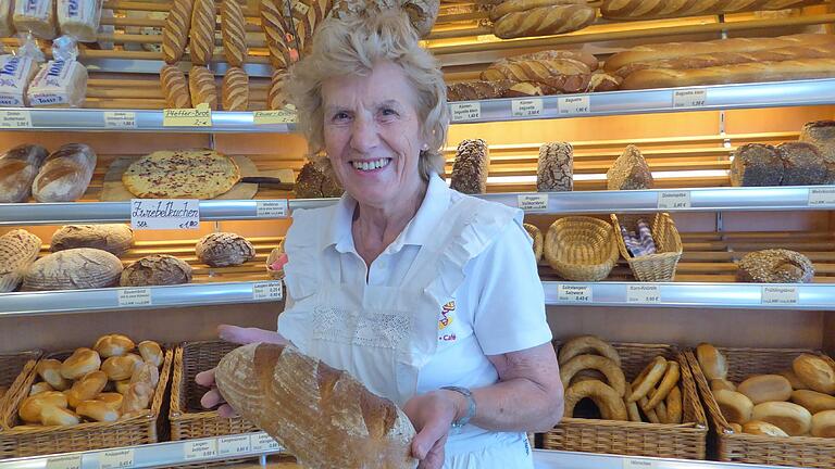 Geschäftsfrau mit Leib und Seele: Eugenie Roth von der gleichnamigen Bäckerei in Riedenheim wird am Donnerstag 80 Jahre alt.