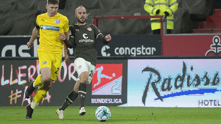 Läuft inzwischen am Millerntor auf: Rico Benatelli (rechts), trägt in dieser Saison das Trikot des FC St. Pauli. Nachdem der Bochumer die Kickers 2017 verlassen hatte, war er zunächst zu Dynamo Dresden gewechselt.