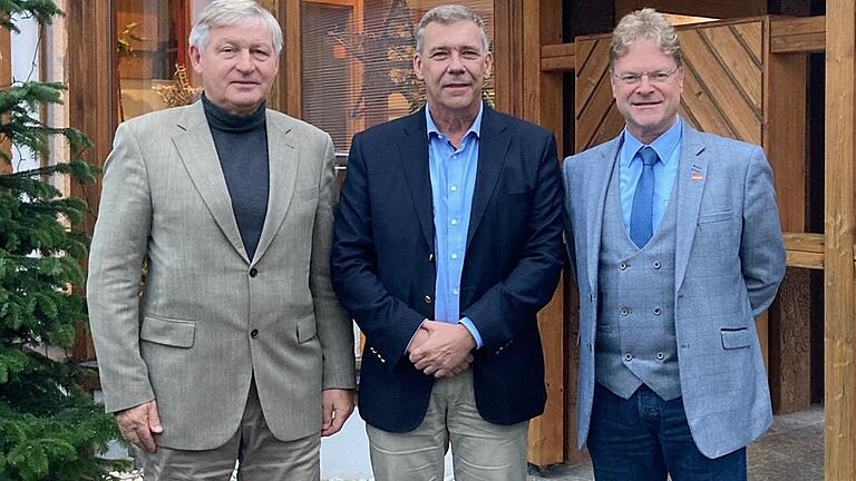 Kandidatennominierung bei der AfD im Stimmkreis Kitzingen (von links): Bernhard Sturn aus Kitzingen, Kandidat für den Bezirkstag, Landtagsabgeordneter Richard Graupner aus Schweinfurt und Landtagskandidat Alfred Schmitt aus Poppenhausen.