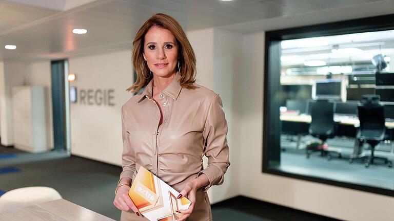 Moderatorin Mareile Höppner       -  Bewegende Geschichten, investigative Reportagen: Das RTL-Magazin &bdquo;Extra&rdquo; wird 30. (Foto-Archiv)