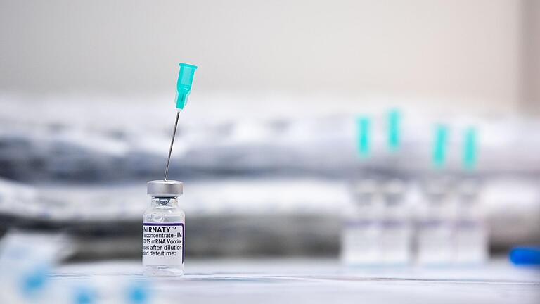 Im Landkreis Haßberge gibt es in den nächsten Tagen viele Sonderimpfaktionen. Für die Erstimpfung Erwachsener steht der Impfstoff von Johnson & Johnson bereit, Kinder ab zwölf Jahren werden mit Biontech geimpft. Im Landkreis Haßberge gibt es in den nächsten Tagen viele Sonderimpfaktionen. Für die Erstimpfung Erwachsener steht der Impfstoff von Johnson & Johnson bereit, Kinder ab zwölf Jahren werden mit Biontech geimpft.