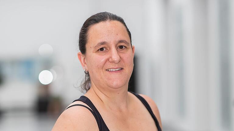Verena Spitzer, zweite Vorsitzende des Fördervereins der Grund- und Mittelschule Waldbüttelbrunn (Lkr. Würzburg), ist gegen eine Kürzung des Elterngeldes. Verena Spitzer, zweite Vorsitzende des Fördervereins der Grund- und Mittelschule Waldbüttelbrunn (Lkr. Würzburg), ist gegen eine Kürzung des Elterngeldes.