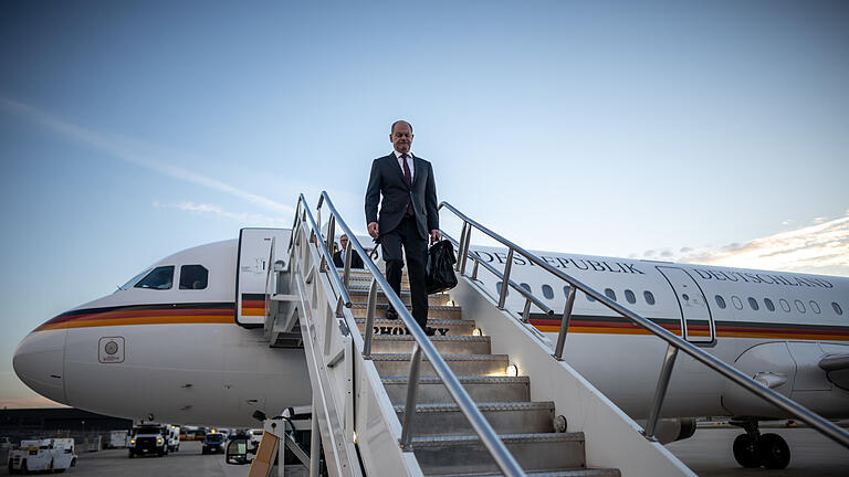 Kanzler Scholz in den USA.jpeg - 24-Stunde-Blitzbesuch in den USA: Kanzler Olaf Scholz will auch Präsident Biden im Weißen Haus treffen. Kanzler Scholz in den USA.jpeg - 24-Stunde-Blitzbesuch in den USA: Kanzler Olaf Scholz will auch Präsident Biden im Weißen Haus treffen.