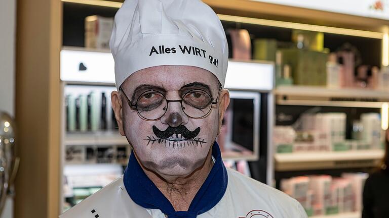 Repräsentationsfähigkeit ist eine der Tugenden, die Amtsinhaber Thomas Habermann für seine Nachfolgerin oder seinen Nachfolger fordert. Repräsentationsfähigkeit ist eine der Tugenden, die Amtsinhaber Thomas Habermann für seine Nachfolgerin oder seinen Nachfolger fordert. 