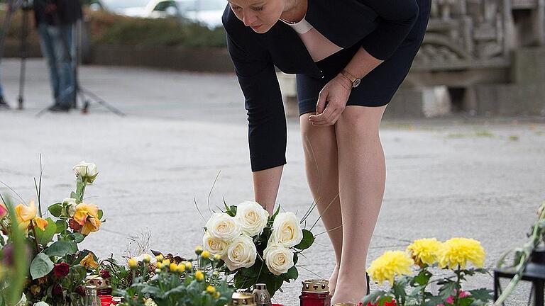 Chemnitz - Franziska Giffey       -  SPD-Familienministerin Franziska Giffey gedenkt des ermordeten 35-jährigen Chemnitzers. &bdquo;Wir handeln, gehen hin, hören zu&ldquo;, verspricht sie.