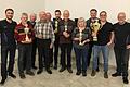 Bei der Siegerehrung (von links): Marco Gehret (Sportleiter KKS Karlburg), Erich Renk, Paul Kübert, Peter Rosenberger, Rainer Messerer (alle Wasserwacht), Benedikt Größler (Feuerwehr), Richard Rösch (Wasserwacht), Sigrid Lang (Musikverein), Volker Nötscher, Tobias Rüppel (beide Feuerwehr) und Werner Schrauth (erster Schützenmeister KKS Karlburg).