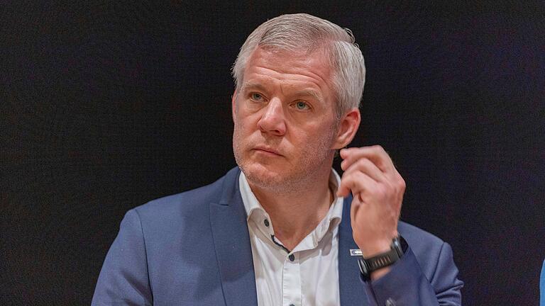 'Mir kann kein Mensch plausibel erklären, warum man in der Öffentlichkeit ein Messer führen muss': Der unterfränkische Chef der Deutschen Polizeigewerkschaft (DPolG) Thorsten Grimm fordert ein generelles Messerverbot im öffentlichen Raum. 'Mir kann kein Mensch plausibel erklären, warum man in der Öffentlichkeit ein Messer führen muss': Der unterfränkische Chef der Deutschen Polizeigewerkschaft (DPolG) Thorsten Grimm fordert ein generelles Messerverbot im öffentlichen Raum.