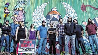 Musikalische Entdeckung: Die East Cameron Folkcore Band aus Austin, Texas. Musikalische Entdeckung: Die East Cameron Folkcore Band aus Austin, Texas.