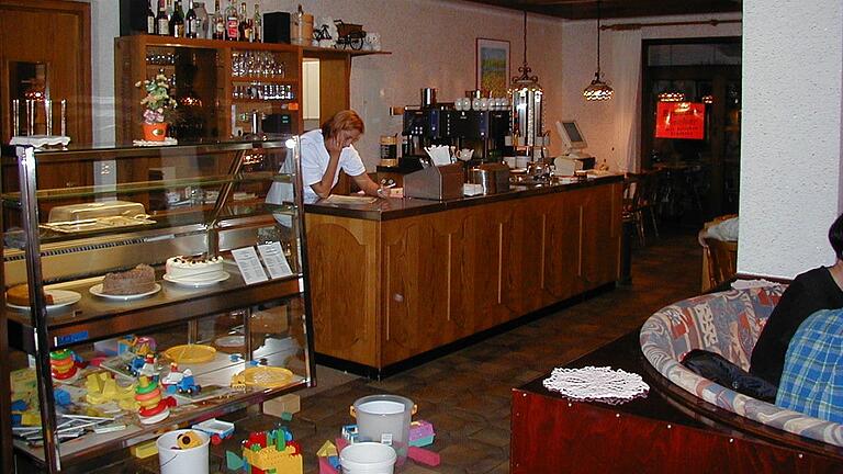 Das Eiscafé Endres vor dem Umbau 1979. Die Spielecke für die Kinder war nah an der Kuchentheke.&nbsp;