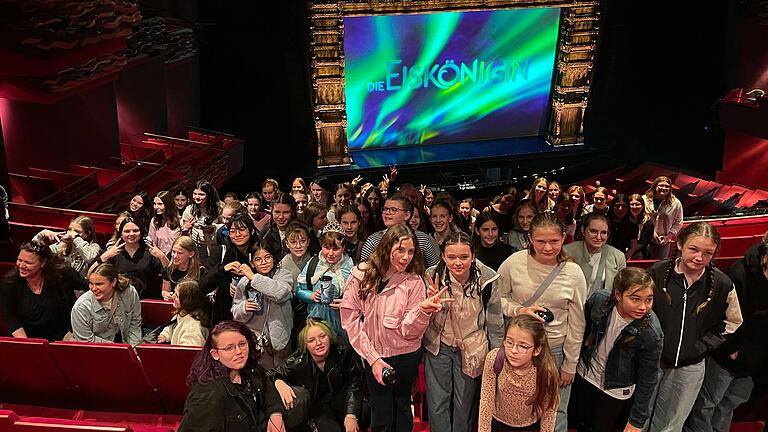 Teilnehmerinnen der Mädchenrealschule besuchten das Musical in Stuttgart. Teilnehmerinnen der Mädchenrealschule besuchten das Musical in Stuttgart.