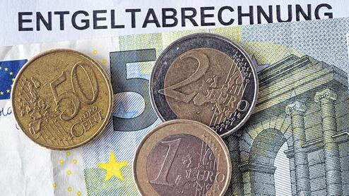 Niedriglohnland: Pizzaboten, Verkäufer, Bürohilfen oder Kellner arbeiten oft unter dem ortsüblichen Tarif.